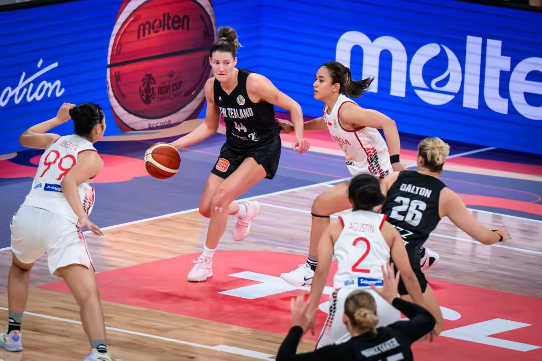 今夜菲尼克斯太阳备战CBA季后赛；回应争议细节曝光；悬念犹存；更衣室氛围转暖的简单介绍