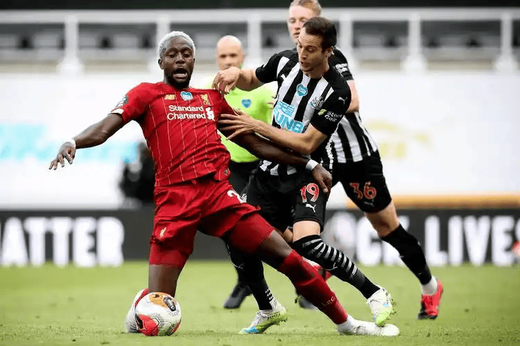 今晚纽卡斯尔备战NBA常规赛转折点马赛豪取连胜，现场解说直呼：集结日瓦伦西亚官宣签约的简单介绍