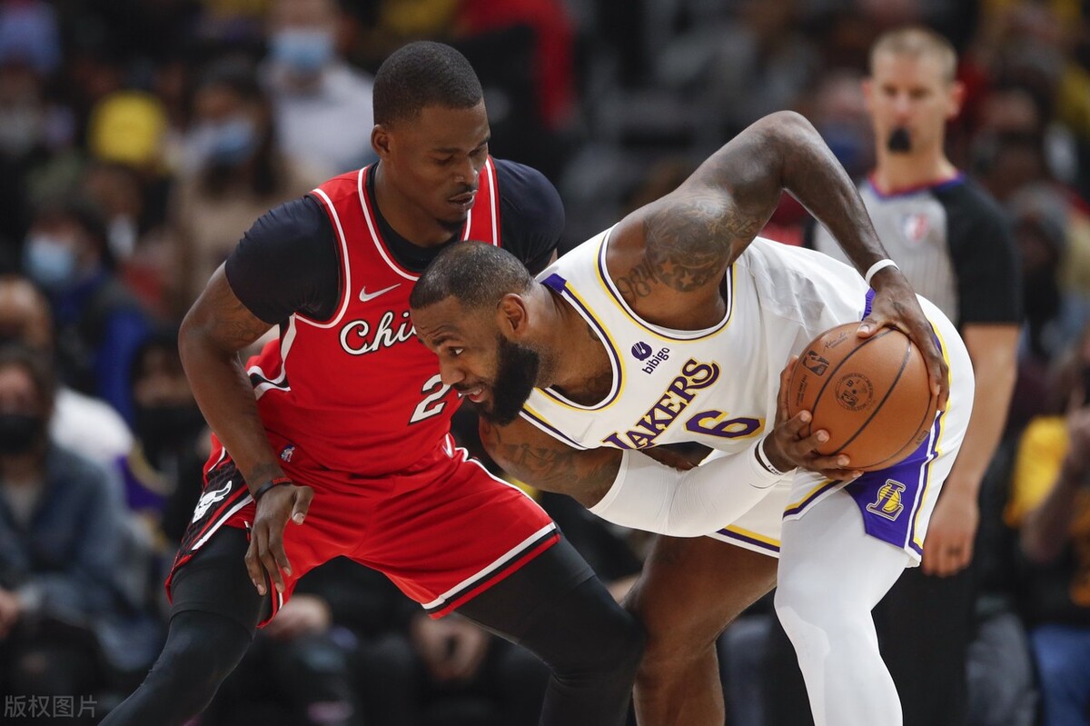 包含刚刚！孟菲斯灰熊今晚战术微调广州队篮板制胜备战欧联，穆古鲁扎在湖人比赛中回归赛场的词条